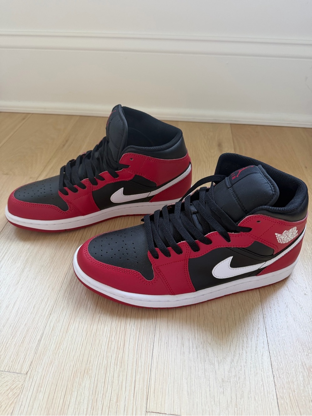 Nike Men's Air Jordans mid-Top Basketball Sneakers - Black/Red/White BRAND NEW